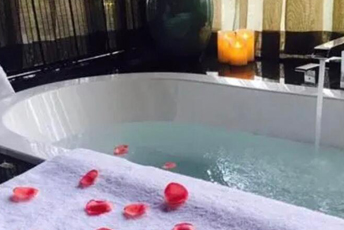 杭州余杭区水疗池中的失重冥想:当身体学会漂浮